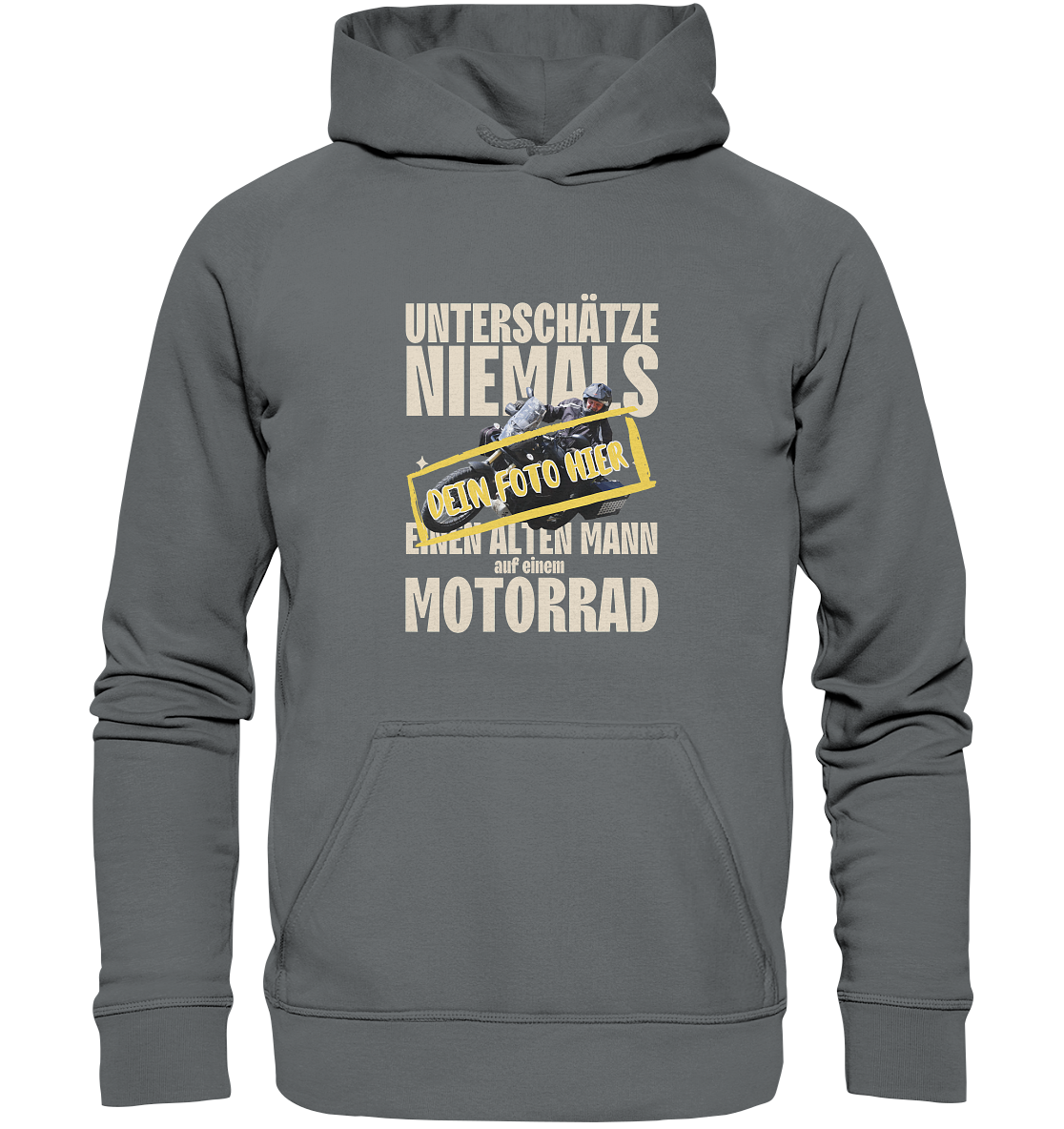 "Unterschätze niemals einen alten Mann auf einem Motorrad" _ mit deinem Foto | Hoodie mit Motorrad-Spruch in hellem Design