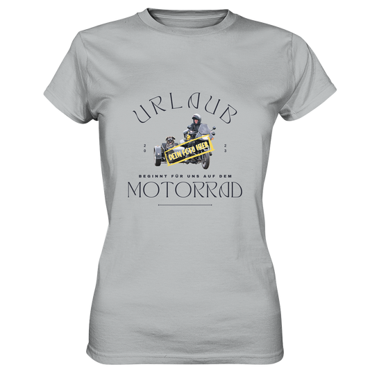 "Urlaub beginnt für uns auf dem Motorrad" _ mit eurem Foto | individualisierbares Damen-Shirt  mit Spruch in dunklem Design