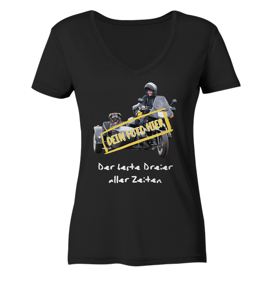 "Der beste Dreier aller Zeiten" _ mit deinem Foto | individualisierbares Damen-Shirt mit V-Ausschnitt und Motorrad-/ Gespann-Spruch in hellem Design, schwarz